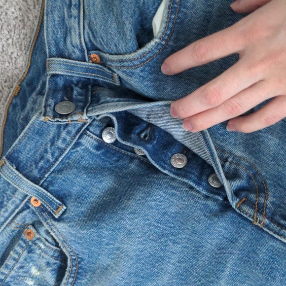 Levi's 501 distressed jeans 28x28 - Picture 6 of 9